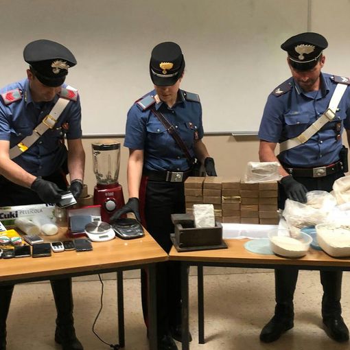Operazione &quot;Stones Express&quot;: sei arrestati e 20 chili di droga sequestrati