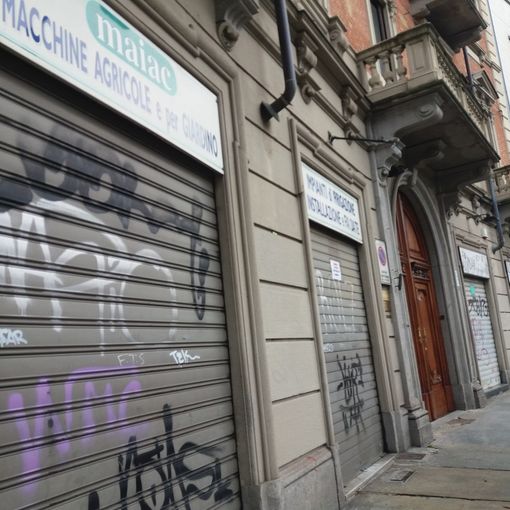 A San Salvario solo i minimarket resistono alla grande chiusura di Ferragosto [FOTO]