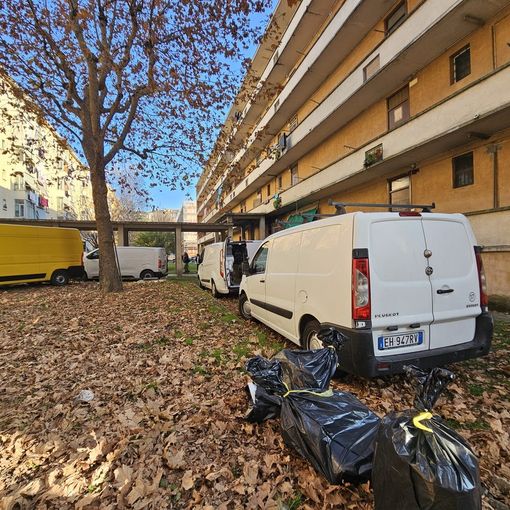 Dopo il rogo, sgomberati 12 alloggi in via Aosta