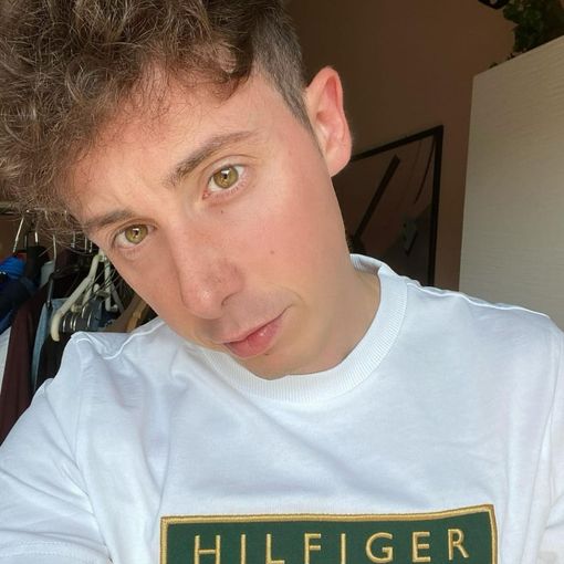 Il post dell'artista sul suo profilo Instagram