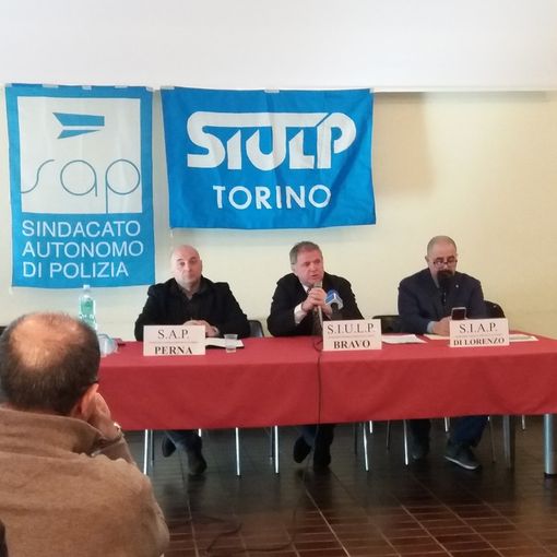 Sindacati di polizia in dialogo con i candidati torinesi: pugno duro sui centri sociali, stop all'immigrazione irregolare
