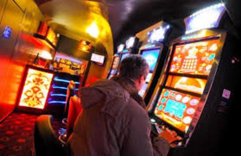 Gioco d'azzardo, la nuova legge da oggi in aula. Le opposizioni hanno già pronti 50mila emendamenti