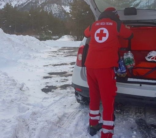 Il corpo senza vita di un migrante trovato sul Monginevro, al confine tra Italia e Francia