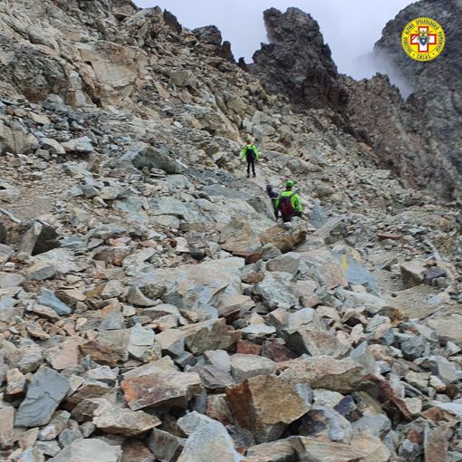 tecnici del soccorso alpino in azione