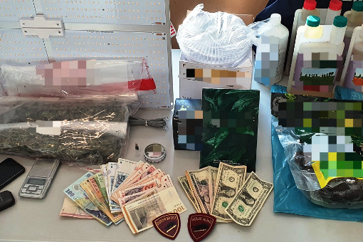 soldi e droga recuperati dalla Polizia