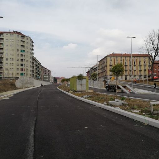 Caos traffico in Piazza Baldissera, la pioggia fa slittare gli interventi