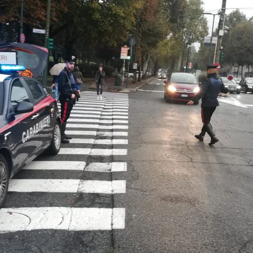 Spaccio e consumo di droga in strada, controlli dei carabinieri: 4 arresti , 4 denunce e un locale chiuso