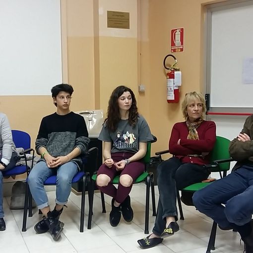 A Pinerolo i nuovi strumenti di comunicazione e le differenze con il passato diventano uno spettacolo