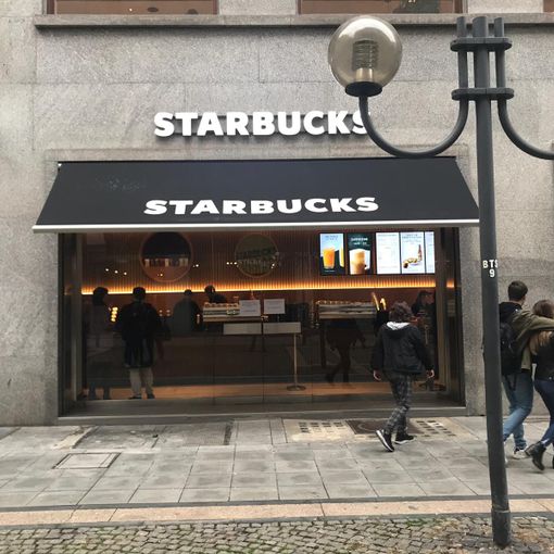 Starbucks apre in centro a Torino: gli spazi del negozio svelati in anteprima [VIDEO e FOTO]