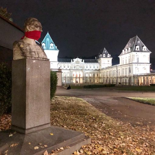 No alla censura, CasaPound imbavaglia le statue a Torino e in oltre cento città italiane