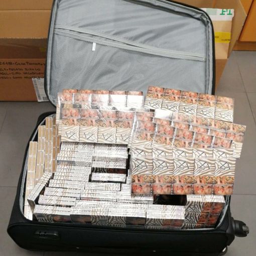 Caselle, sequestrate in aeroporto 100 stecche di sigarette russe di contrabbando
