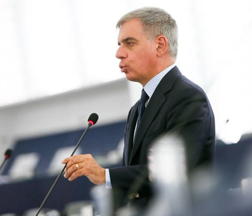 La lettera di Stefano Maullu su Forza Italia: “Partito da 15 anni in mano alle stesse persone senza meritocrazia, di cosa ci stupiamo? Tifare spread oggi è follia”