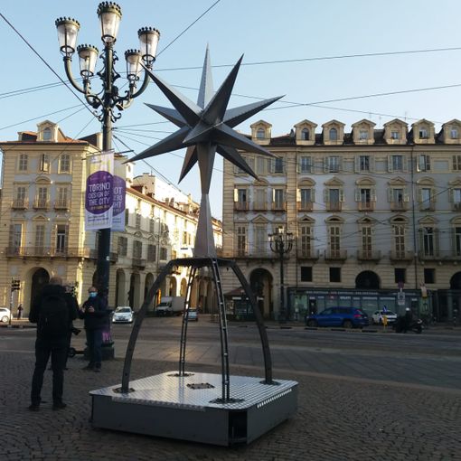 In piazza Castello installata la Stella della Mole, simbolo del Torino Film Festival