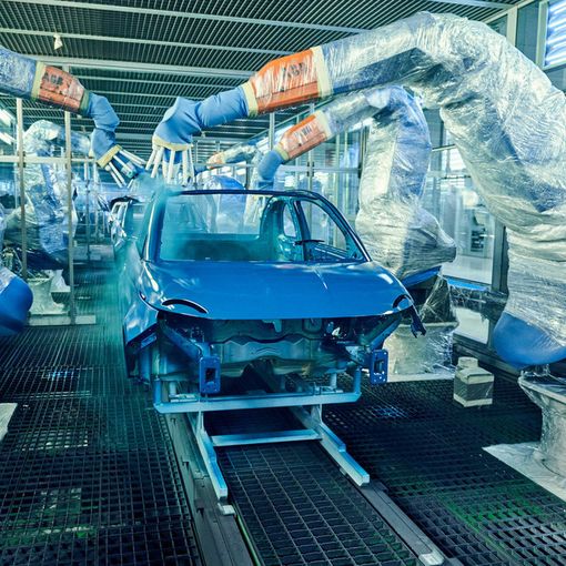 Stellantis, Mirafiori sarà il primo hub dell'economia circolare dell'auto: si ricicleranno vetture e batterie