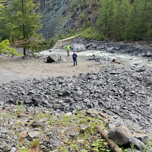 Paura a Sauze di Cesana per una improvvisa frana sulla strada della Valle Argentera