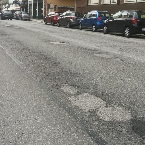 strade piene di buche