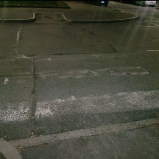 &quot;C’erano una volta le strisce pedonali&quot;: in periferia attraversamenti invisibili cancellati dal tempo