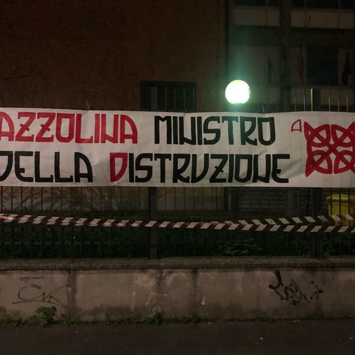 Liceo Einstein, blitz di Azione Studentesca: &quot;Azzolina Ministro della DIstruzione&quot;