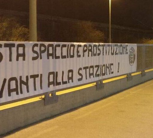 Striscioni di CasaPound per denunciare il degrado in Borgo Vittoria