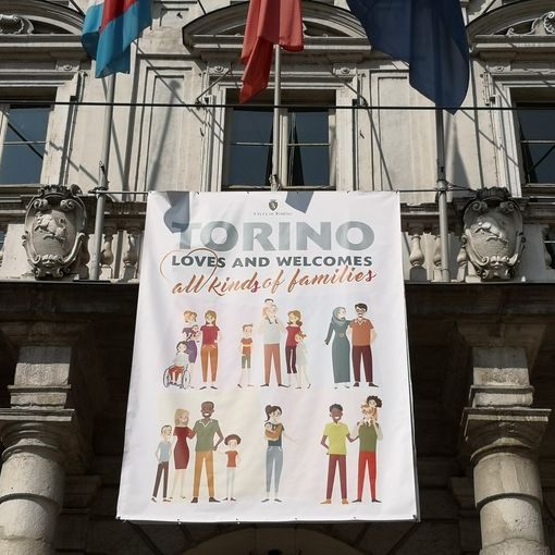Appendino vs congresso di Verona: &quot;A Torino benvenuti tutti i tipi di famiglie&quot; [VIDEO]