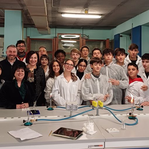 Istituto Luigi Casale, visita del vicesindaco metropolitano Suppo alla scuola che forma i chimici del futuro