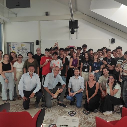 foto di gruppo docenti e insegnanti