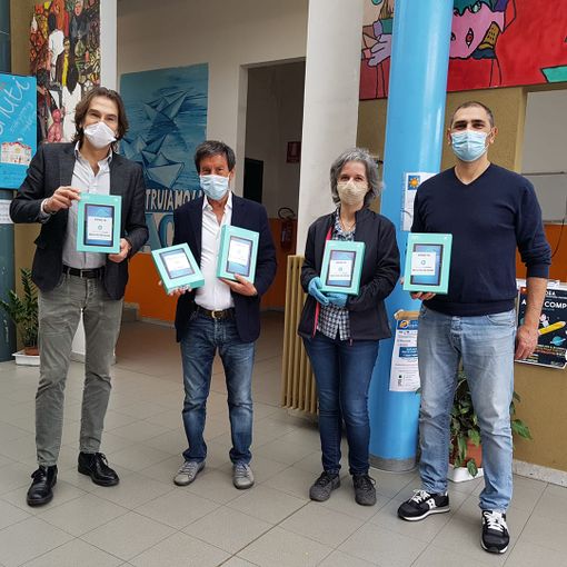 Coronavirus, 30 tablet donati al IV circolo scolastico di Nichelino
