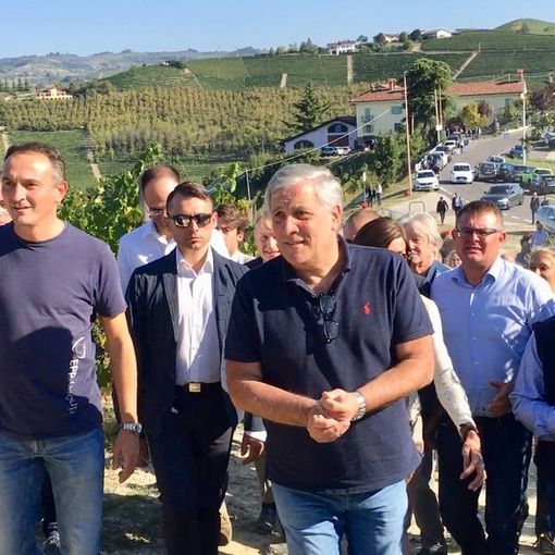 Tajani e Cirio per la vendemmia in Piemonte: &quot;Potenziamo i voucher nell'agricoltura&quot;