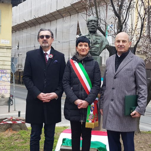 statua Lajos Kossuth in via dei mille