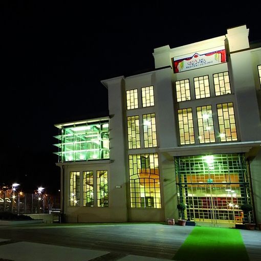 sede illuminata di un teatro