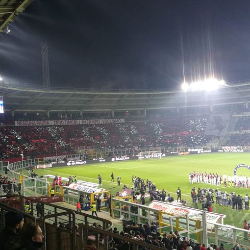 Risse, petardi e bombe carta: il derby porta anche a 9 arresti e 5 denunce. In manette anche un ultra bianconero che in Francia fa il poliziotto