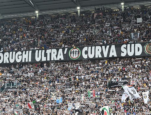 Emessi dal questore 7 Daspo per i manifesti offensivi affissi nella notte di martedì dai sostenitori della Juventus