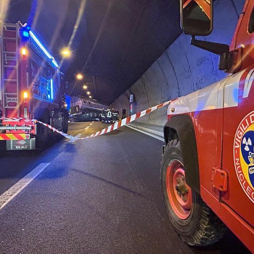Incendio nella galleria della Perosa, traffico bloccato sulla Torino-Bardonecchia (foto di archivio) Incendio nella galleria della Perosa, traffico bloccato sulla Torino-Bardonecchia (foto di archivio)