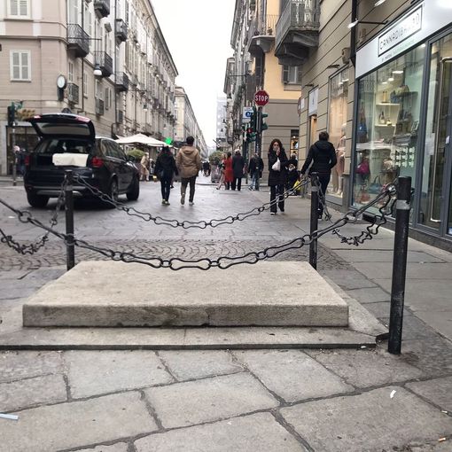Chi o cosa copre la &quot;tomba di via Garibaldi&quot;? In pieno centro la storia poco conosciuta dai torinesi