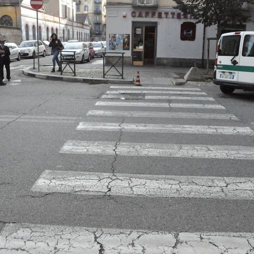Morì dopo essere inciampata su un tombino: indagata una dirigente del Comune