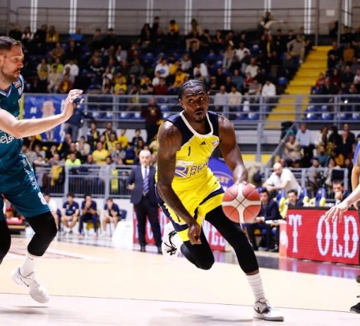 Basket: Reale Mutua costretta alla prima sconfitta casalinga, Cantù vince e ipoteca il secondo posto