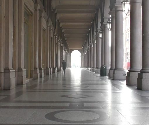 Torino ripiomba il lockdown: in centro negozi chiusi e silenzio spettrale [VIDEO e FOTO]
