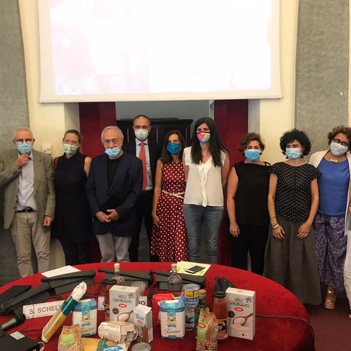 Panieri alimentari e buoni spesa per chi ha bisogno, a Torino 2500 domande in poche ore