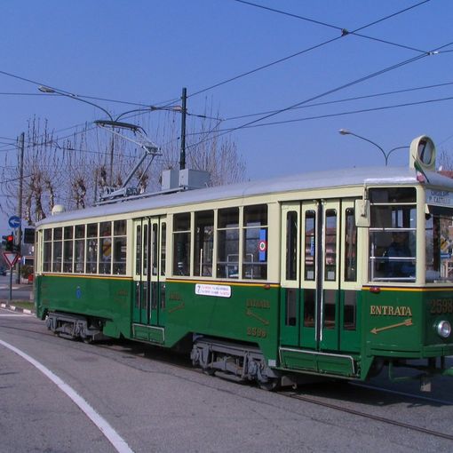 Torino, il tram di Cinecittà si ferma in Piazza Castello
