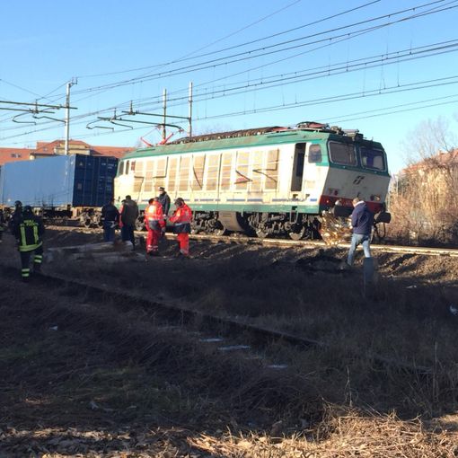&quot;Una giusta sepoltura per il ragazzo nigeriano buttatosi dal treno, che da tre mesi è in obitorio&quot;
