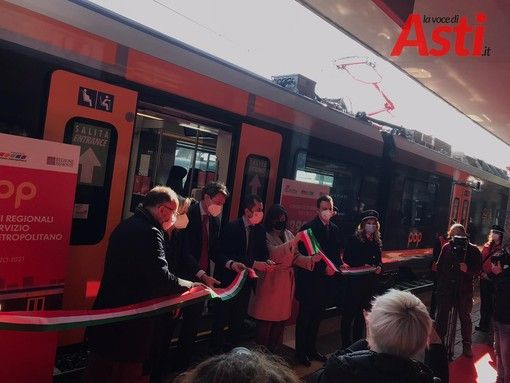 taglio del nastro nuovi treni pop