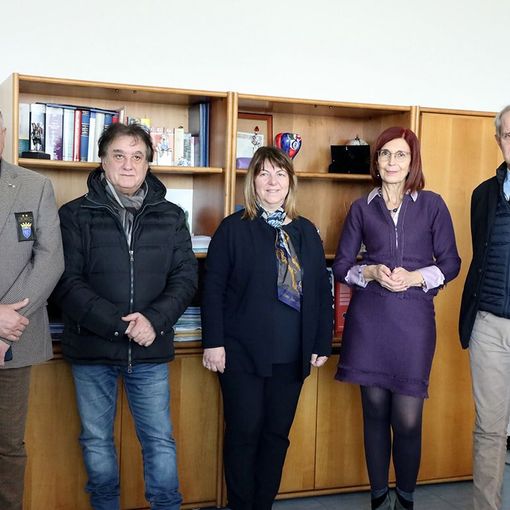 foto di gruppo con rappresentanti istituzioni