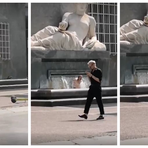 tuffatore nella fontana piazza Cln