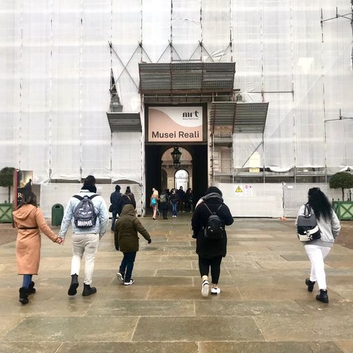 Turisti in visita a Palazzo Reale