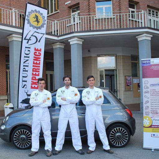 Il mito dei meccanici in tuta bianca per la Fiat 500: debutto al Parco del Valentino