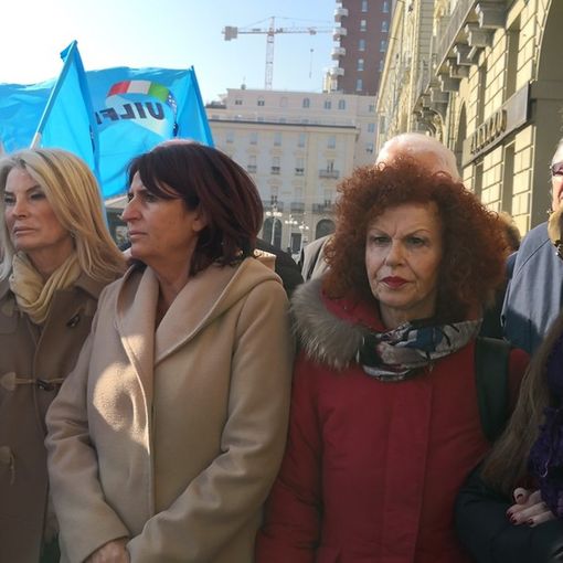 Protesta davanti alla Regione: &quot;No al depotenziamento dei laboratori di analisi Rivoli, Pinerolo e Susa: analisi costi-benefici negativa&quot;