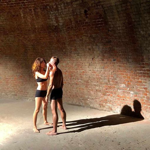 "Lasciami entrare" a Paratissima: la performance di Cinzia Ceccarelli e Gigi Piana
