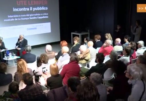 Incontro della cantante tedesca Ute Lemper con i ragazzi delle scuole torinesi