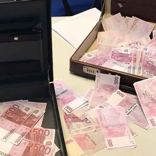 Moncalieri, convinto di vendere pietre preziose viene raggirato dal gioco della 'finta valigetta'