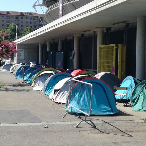 tende davanti allo stadio in via Filadelfia